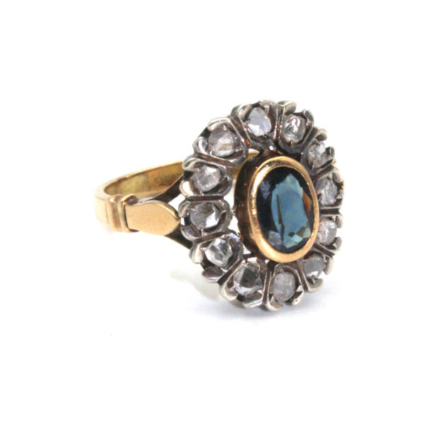 Anello in oro e argento con zaffiro e diamanti