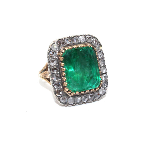 Anello con smeraldo e diamanti