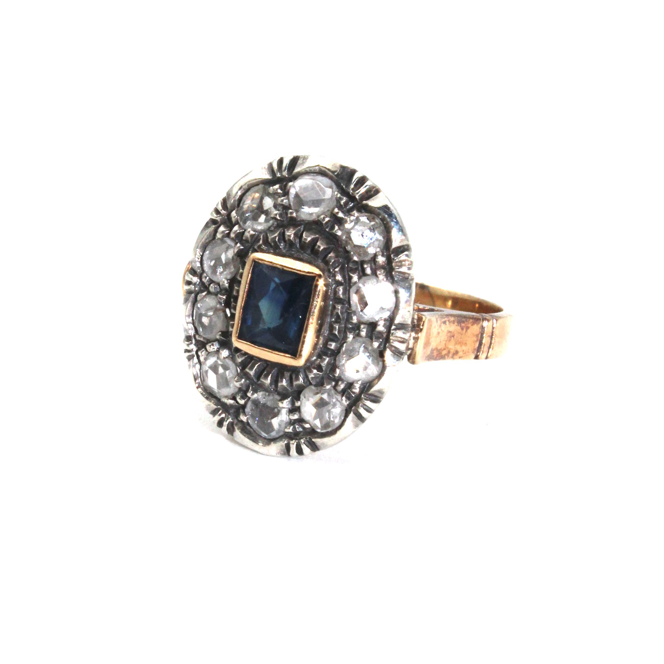 Anello con zaffiro e diamanti