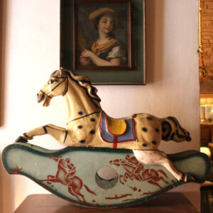 Cavallino a dondolo in legno e cartapesta