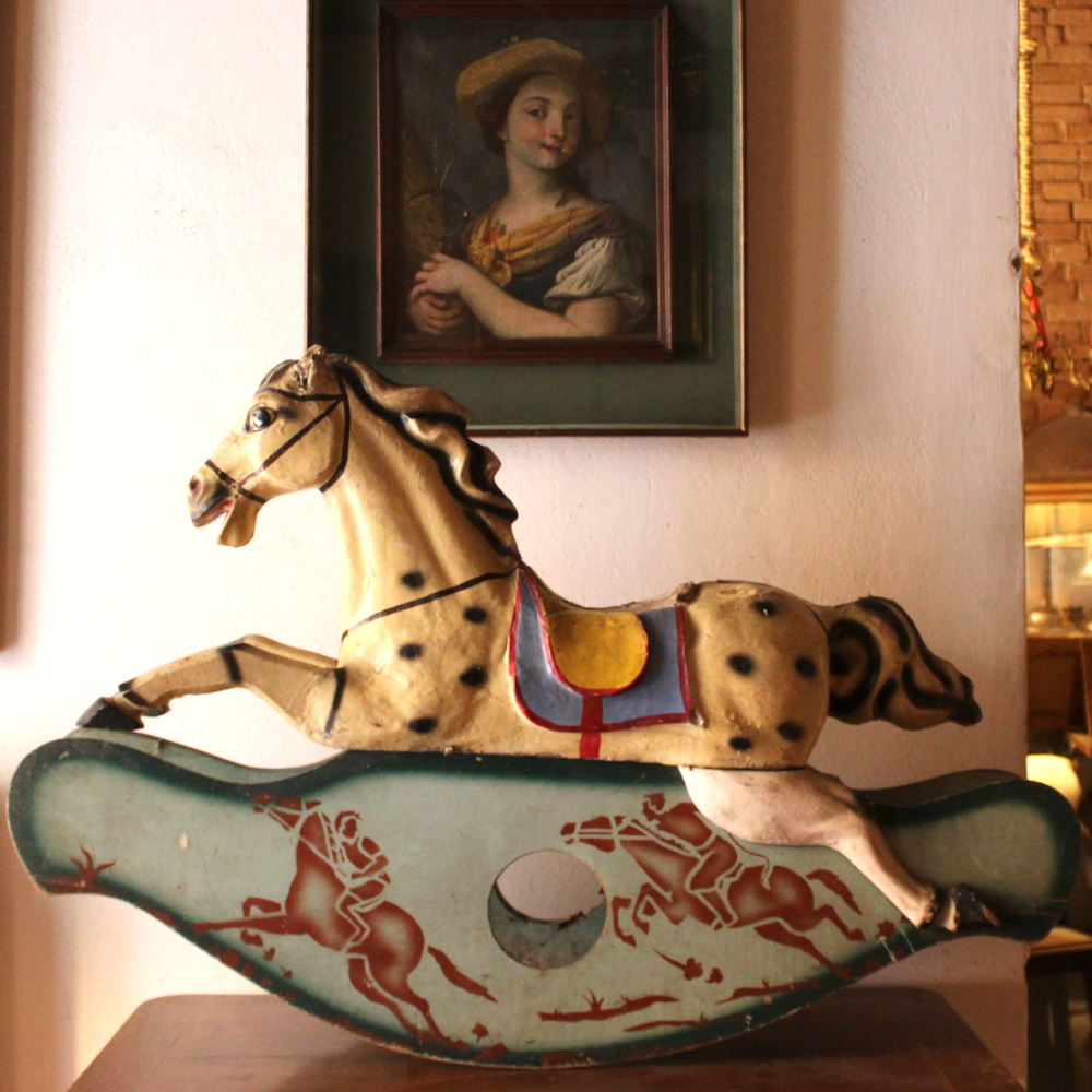 Cavallino a dondolo in legno e cartapesta